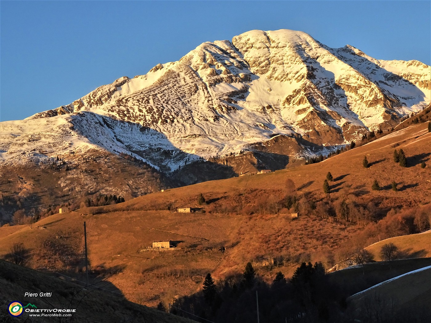 80 Piazzo Arera nei caldi colori del tramonto.JPG